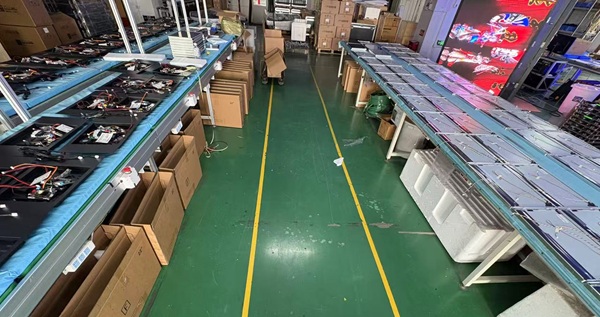 華邦瀛21.5寸廣告機